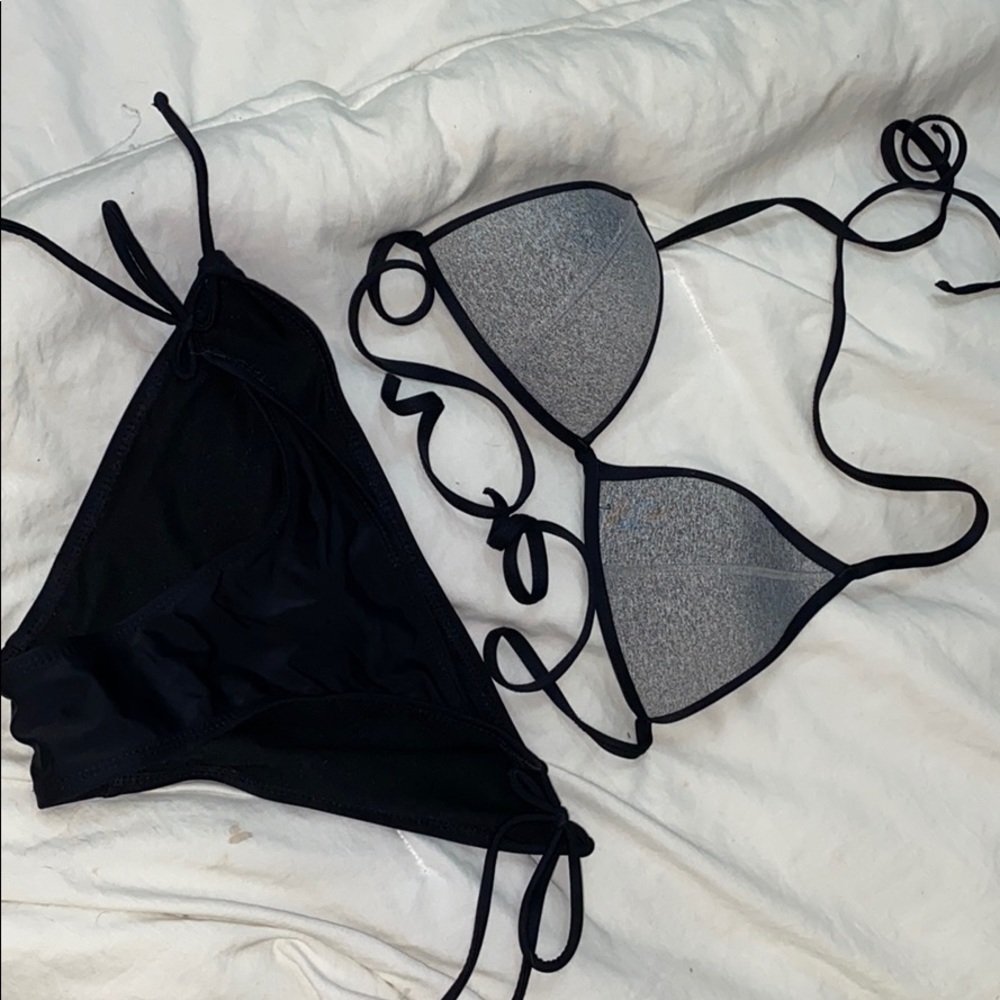 Bathing suit top / bathing suit bottom